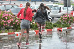 Cod galben de ploi, vânt, descărcări electrice şi grindină de dimensiuni mici, în Bihor