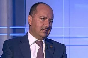 După demitere, Remus Borza desfiinţează partidele: Doar amantele, hoţii şi proştii au succes în politică!