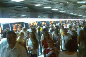 ATENTAT LA METROUL din Bucureşti. Un tânăr din Popeşti Leordeni a fost neutralizat de forţele speciale.