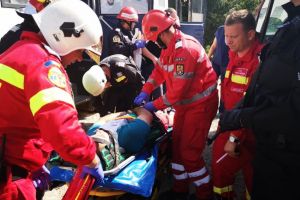 Cât de bine s-au descurcat forţele de ordine din judeţ în cazul unui accident simulat în care au fost implicaţi deţinuţi