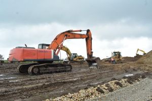 Au fost selectaţi constructorii Autostrăzii Transilvania, între Suplacu de Barcău şi Biharia. Unul dintre contracte îi revine firmei lui Beniamin Rus