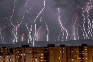 ANM aruncă bomba. URGIA meteo durează 61 de ore. Ce ne aşteaptă în Capitală?!