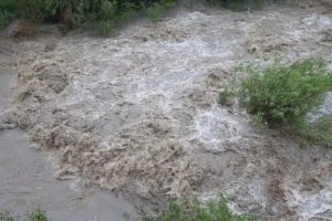 Cod roşu în trei comune, populaţia avertizată prin Ro-Alert. Mai multe gospodării, inundate