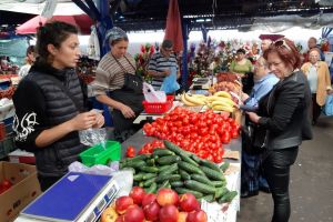 Preţurile au continuat să urce. Sunt mai scumpe mâncarea, mărfurile nealimentare, dar şi serviciile