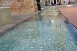 Podul de sticlă din Cetatea Alba Iulia a crăpat