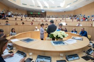 VIDEO FOTO Consiliul Judeţean Sibiu a răsplătit 170 de olimpicii şi profesori îndrumători din întreg judeţul