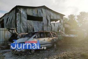 FOTO: 11 autovehicule şi mai multe bunuri mistuite de foc în incendiul de la Adjud