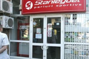 Jaf la o casa de pariuri. Cu ce sumă au plecat hoţii