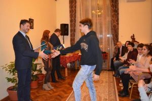 ”Gala performerilor 2019” la Cugir. Administraţia locală premiază elevii cu rezultate deosebite la concursuri judeţene şi naţionale