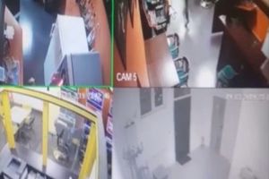 Jaf ca în filme: Trei persoane mascate au spart cu un baros seiful unei case de pariuri VIDEO INCREDIBIL