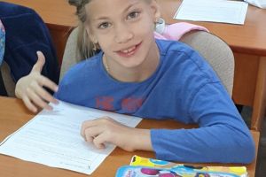 Aicha, fetiţa de 10 ani care luptă să meargă şi să vorbească, are nevoie de ajutorul nostru!