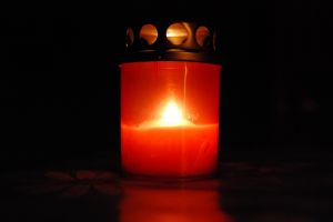 Un bărbat şi-a ţinut mama moartă în casă, pentru a-i încasa pensia