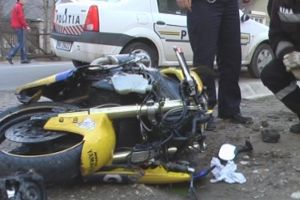 ACCIDENT rutier în Alba Iulia: Coliziune între un autoturism şi o motocicletă din cauza neacordării de prioritate