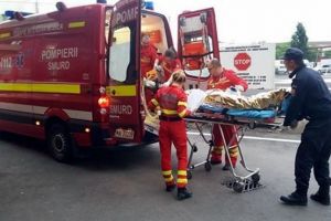 Familia unei timişorence arsă pe 50 la sută din corp, pusă să plătească benzina şi vinieta ambulanţei