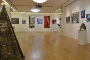 Artişii sibieni prezenţi la FITS expun la Casa Albastră