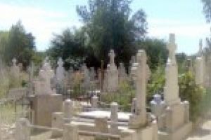 Braileni, vi se pregateste ceva! Lectii de cultura si istorie pe gardurile cimitirelor din municipiu