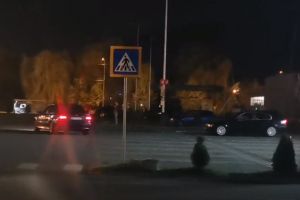 VIDEO FOTO Drifturi în parcare la Kaufland-ul din Sibiu – Teribiliştii au fugit până a venit poliţia
