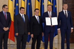 Preşedintele Iohannis şi liderii PNL, USR, PRO România şi PMP au semnat un acord de transpunere a rezultatelor referendumului pentru Justiţie în legislaţie (VIDEO)