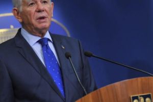 Ministrul  Teodor Melescanu, la cea de-a treia editie a 