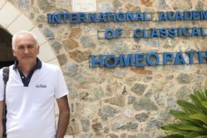 Dr. Petru Rai: Homeopatia chiar funcţionează şi este extrem de eficientă. Cine vindecă are dreptate