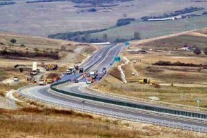 Au fost desemnaţi câştigătorii pentru construcţia a încă 54,9 kilometri din Autostrada Transilvania