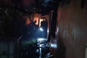 Case, mistuite de flacari in judetul Neamt. Forte impresionante, la interventie (galerie foto)