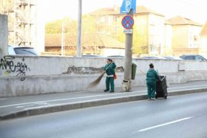 Anunţ important pentru şoferi: se face curăţenie în cartiere, eliberaţi străzile! Programul Brantner