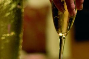 Prima ţară europeană care interzice şampania pentru copii. Este prohibită şi fabricarea şi comercializarea produselor care imită ţigările