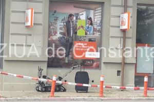 Constanta. Pachet suspect pe bulevardul Tomis, zona Capitol. Politistii au incercuit zona (galerie foto)