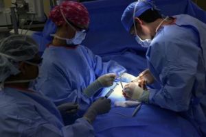 Un tip rar de tumoră mamară, de aproape opt kilograme, a fost extirpată cu succes