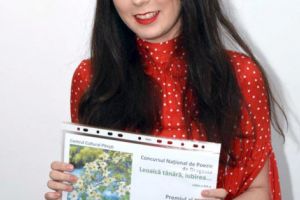 Inspirată de însemnările mamei, a ajuns poetă!