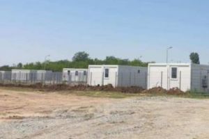 Containere împrejmuite cu garduri pentru oamenii săraci din Alexandria