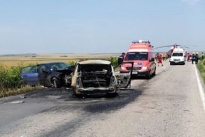 Accident cu trei victime şi o maşină în flăcări, la Constanţa