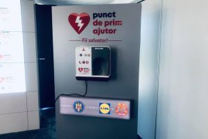FOTO/VIDEO. Magazinele Lidl din ţară, dotate cu echipamente pentru asistenţă medicală de urgenţă