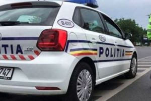 Accident inedit în Olt. Cum s-au ciocnit două maşini de poliţie