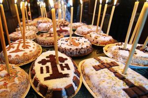 Moşii de vară 2019. Obiceiuri, tradiţii şi superstiţii în sâmbăta morţilor