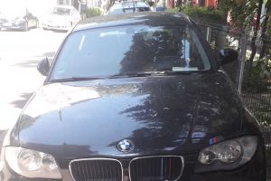 FOTO & VIDEO Surpriză din partea iubitei pentru un tânăr din Botoşani. Cum şi-a găsit maşina de ziua sa