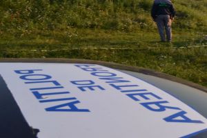 FOTO! Ţigări transportate peste frontieră cu drona, abandonate la marginea unei păduri