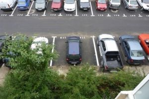 17 locuri de parcare din Aleea Păcurari sunt scoase la licitaţie