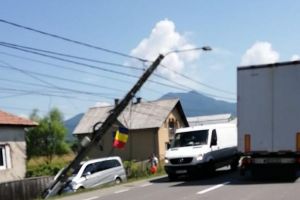 Maşină intrată într-un stâlp la Josenii Bârgăului, pe DN 17