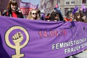 Zeci de mii de femei din Elvetia au fost in greva la nivel national impotriva discriminarii