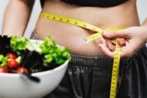 Medicii trag semnalul de alarmă. Aceste salate îngraşă enorm!