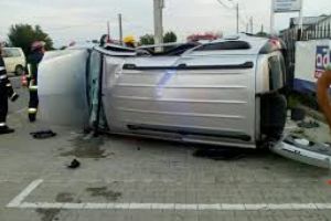 Accident cu descarcerare in Boldesti. 9 persoane implicate, doua femei si un copil au fost dusi la spital
