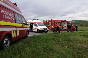 Accident cu trei maşini la Dumbrăveni. O persoană este rănită