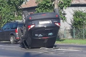 FOTO: Maşină răsturnată în Cristeşti!