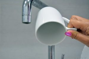 Alo, dispeceratul! Localnicii din Nojorid, lăsaţi pe caniculă mai bine de o zi fără apă