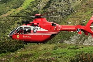 Elicopter SMURD chemat în Munţii Rodnei să preia o persoană cu probleme grave de sănătate (VIDEO)