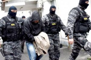 Un interlop temut îşi bate joc de autorităţile române. Ce mesaj a trimis din locul luxos în care se află. Video