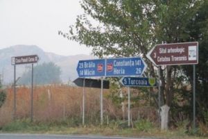 ​
Pericol pe şosele.  Ploile torenţiale au făcut prăpăd în Tulcea. Decizie de ultim moment a autorităţilor