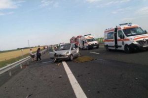 Grav accident rutier în Arad. Şapte persoane au fost duse de urgenţă la spital